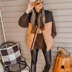 LIKE NEW Vest~ Sherpa Soft Black & Tan Puffy Women’s size medium